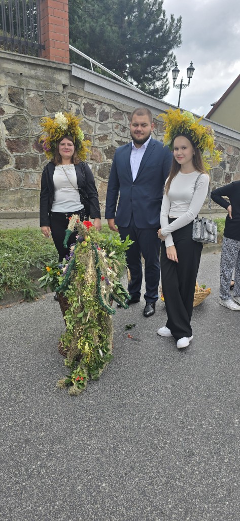 Zespół Szkół w Grójcu na Dożynkach Powiatu Grójeckiego – sukces, zaangażowanie i piękna prezentacja tradycji