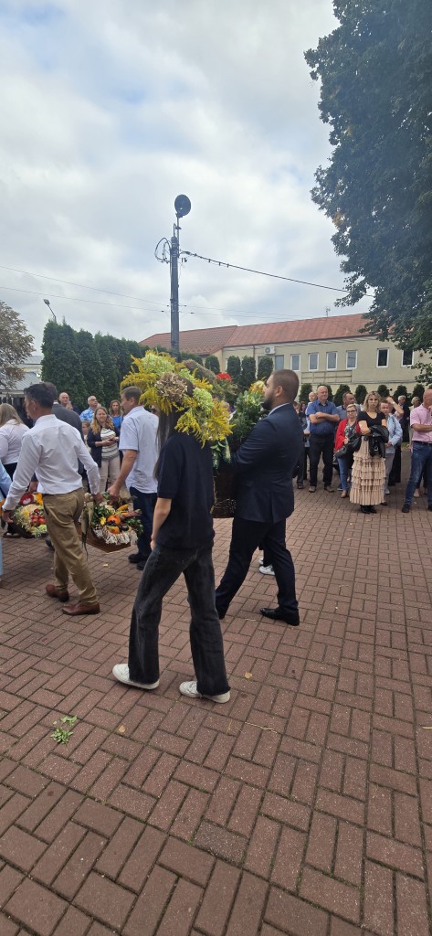 Zespół Szkół w Grójcu na Dożynkach Powiatu Grójeckiego – sukces, zaangażowanie i piękna prezentacja tradycji