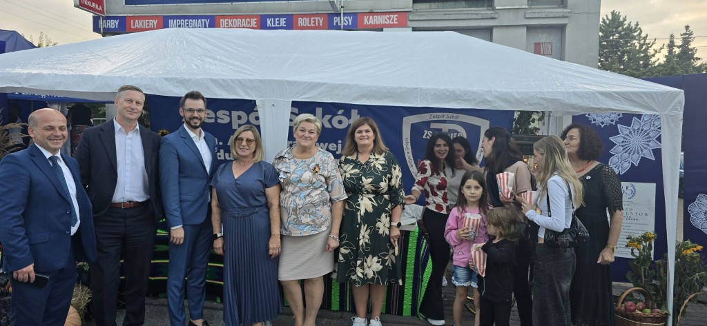 Zespół Szkół w Grójcu na Dożynkach Powiatu Grójeckiego – sukces, zaangażowanie i piękna prezentacja tradycji