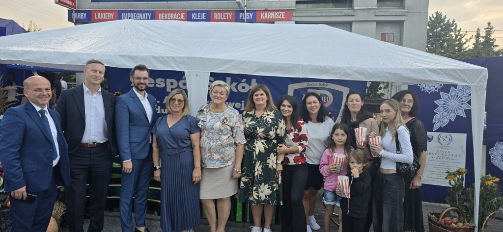 Zespół Szkół w Grójcu na Dożynkach Powiatu Grójeckiego – sukces, zaangażowanie i piękna prezentacja tradycji