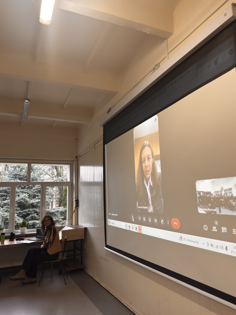 Nietypowa lekcja o cyberprzemocy – spotkanie online z Panią Minister Joanną Pawełek-Mendez