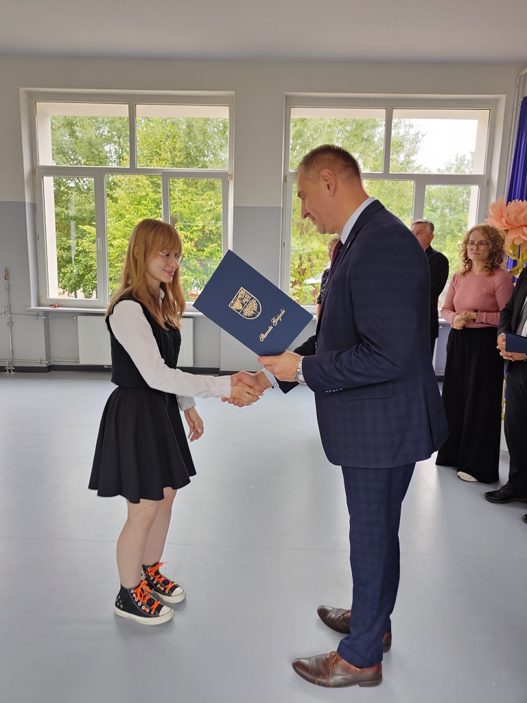 Wręczenie nagród Starosty Grójeckiego za wysokie wyniki w nauce