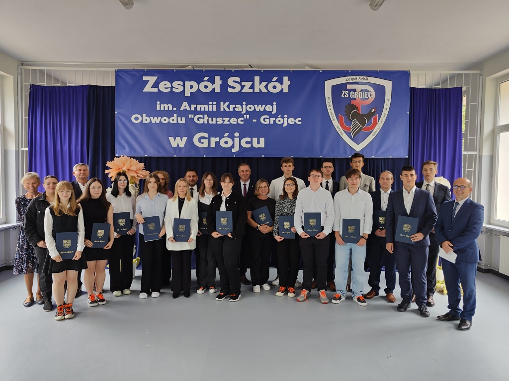 Wręczenie nagród Starosty Grójeckiego za wysokie wyniki w nauce