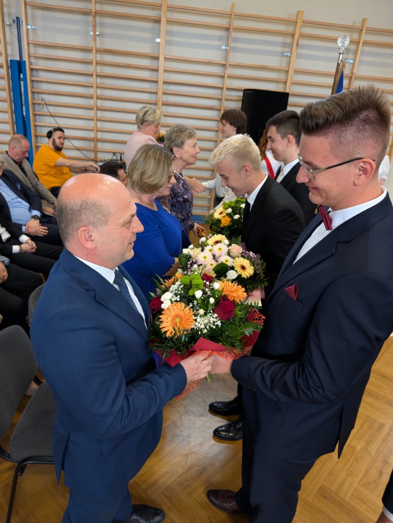 Zakończenie roku szkolnego klas maturalnych w Zespole Szkół im. Armii Krajowej Obwodu Głuszec Grójec