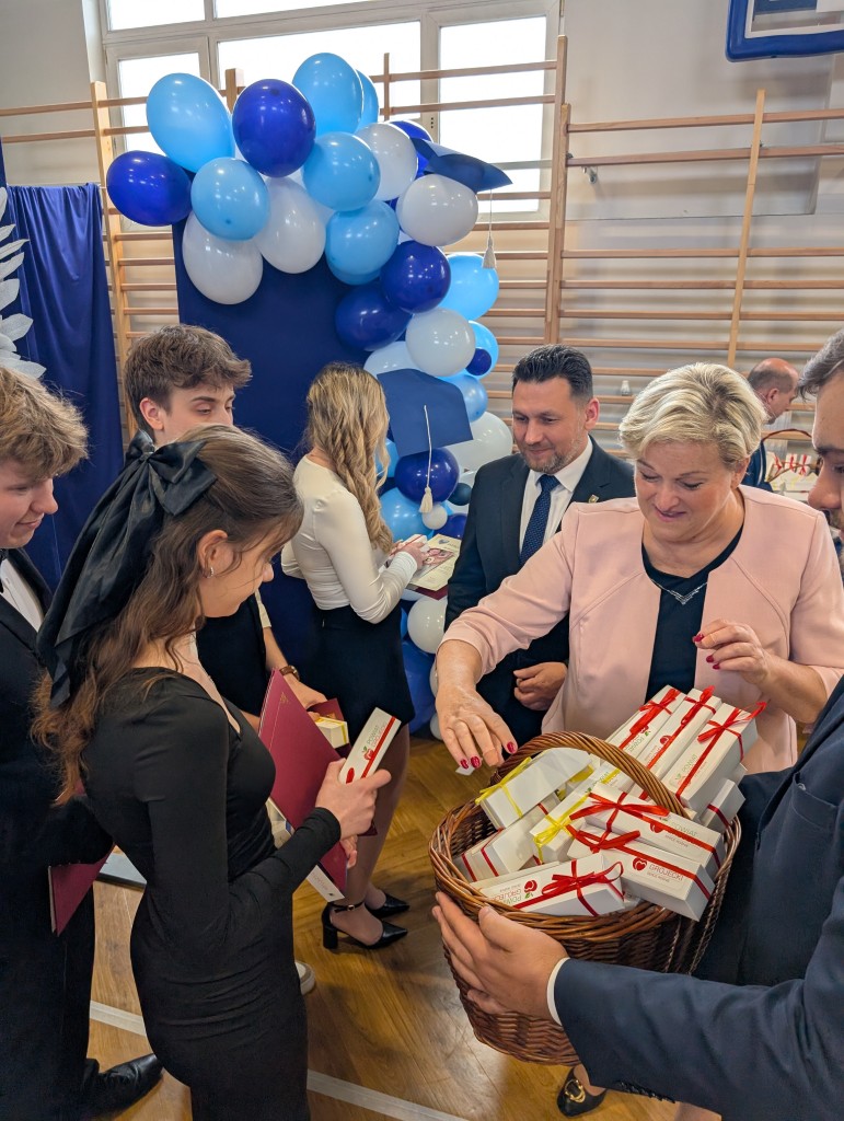 Zakończenie roku szkolnego klas maturalnych w Zespole Szkół im. Armii Krajowej Obwodu Głuszec Grójec