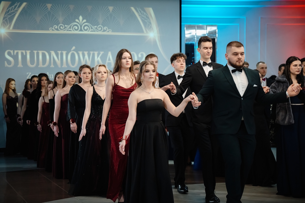 Niezapomniana studniówka — wieczór wzruszeń, wdzięczności i pięknych tradycji