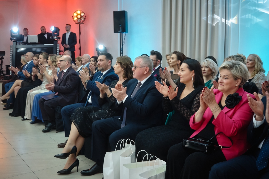 Niezapomniana studniówka — wieczór wzruszeń, wdzięczności i pięknych tradycji