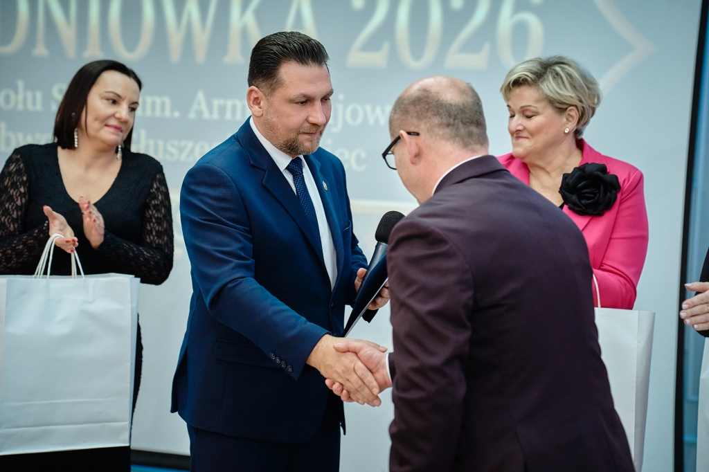 Niezapomniana studniówka — wieczór wzruszeń, wdzięczności i pięknych tradycji