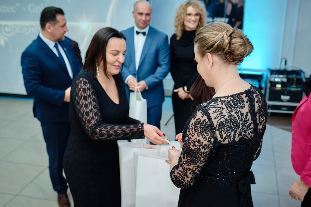 Niezapomniana studniówka — wieczór wzruszeń, wdzięczności i pięknych tradycji