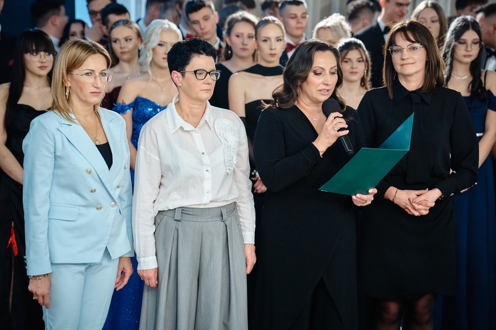Niezapomniana studniówka — wieczór wzruszeń, wdzięczności i pięknych tradycji