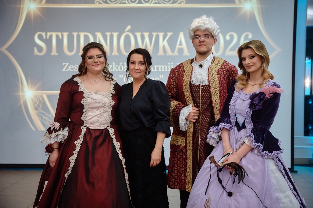Niezapomniana studniówka — wieczór wzruszeń, wdzięczności i pięknych tradycji
