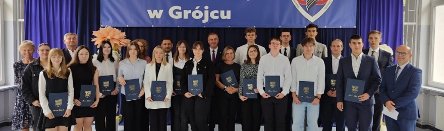 Wręczenie nagród Starosty Grójeckiego za wysokie wyniki w nauce